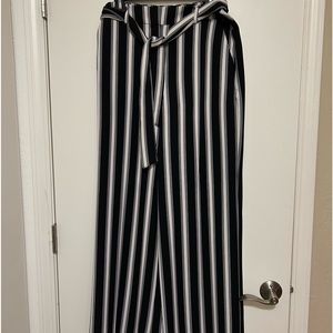 NWT- New York and Company Palazzo Pants 
Size 6